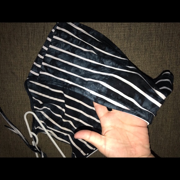 Halter top - Picture 2 of 5